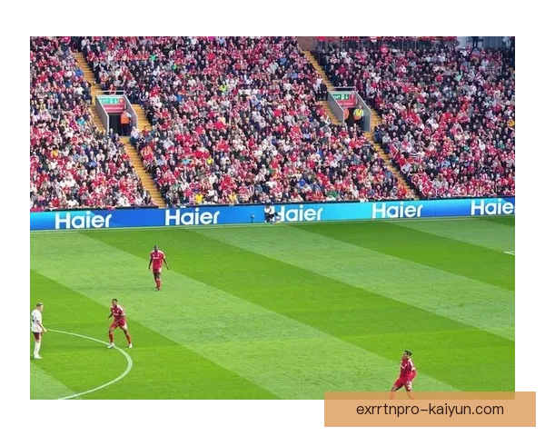 Foden 与知名品牌达成新赞助协议,推动足球与时尚的结合表现亮眼 Foden 与知名品牌达成新赞助协议,推动足球与时尚的结合表现亮眼