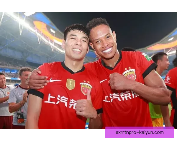 上海海港在浦东新场承办比赛，球队表现稳健受到关注